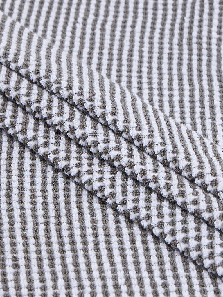 Westside Home White and Grey Pebble Textured Bath Towel