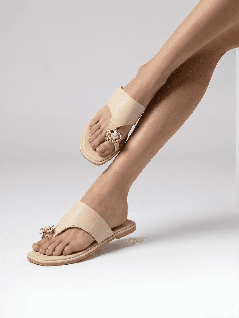 LUNA BLU Ivory Floral Embellished Toe-Ring Sandals