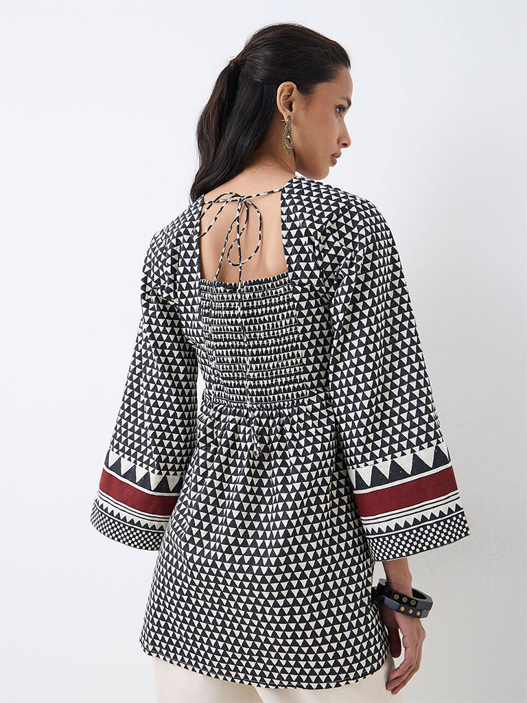Utsa Black Geometric Printed Cotton Kurti