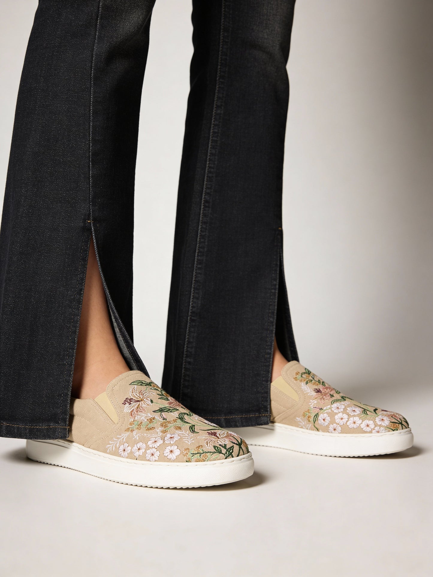 LUNA BLU Beige Floral Embroidered Loafers