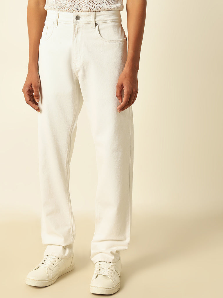 Westside Ascot Men's White Relaxed-Fit Mid-Rise Jeans for Casual Wear Front View