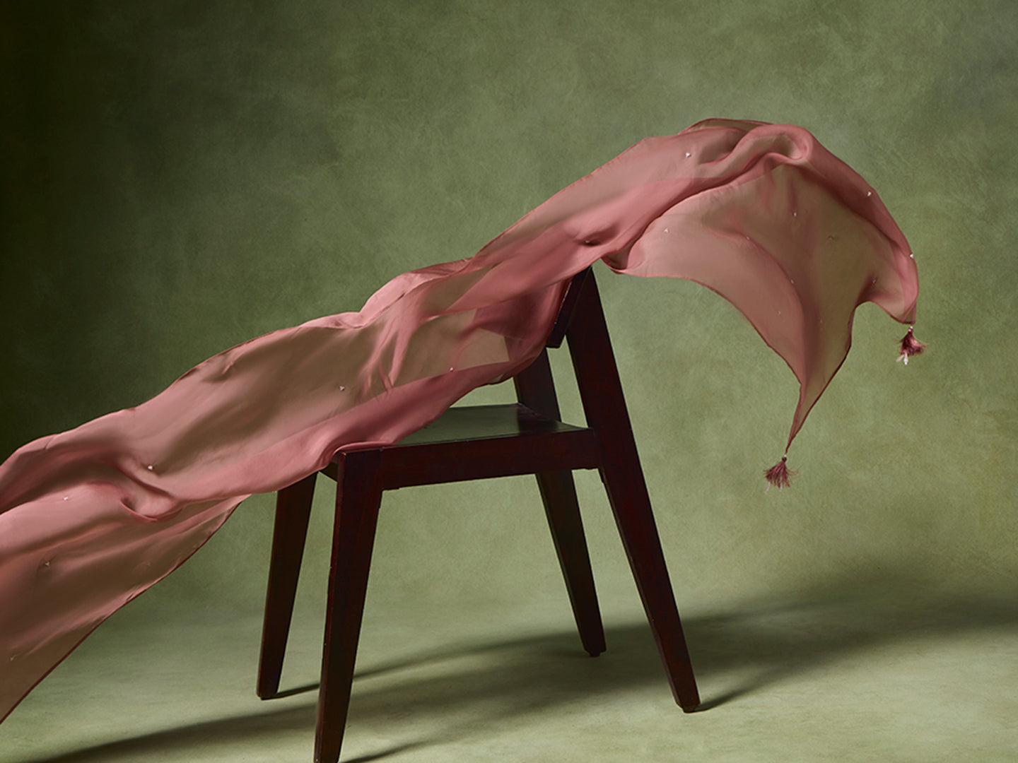 Samoh Embellished Dupatta – Pink