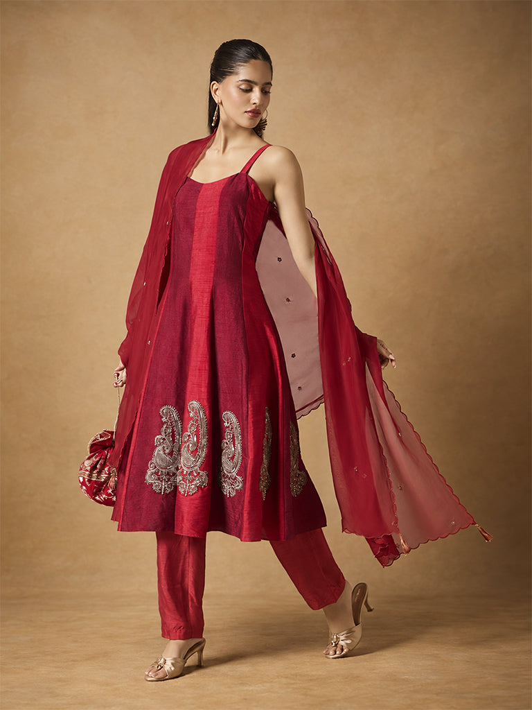 Samoh Paisley Embroidered Kurta Set with Dupatta  - Red