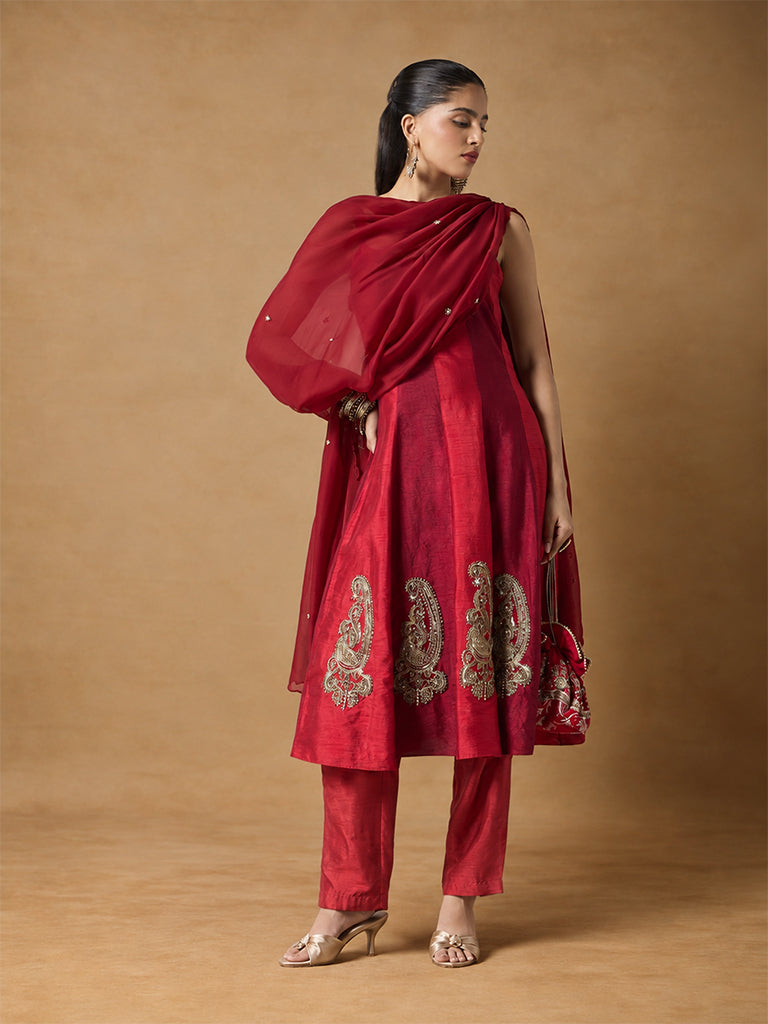 Samoh Paisley Embroidered Kurta Set with Dupatta  - Red