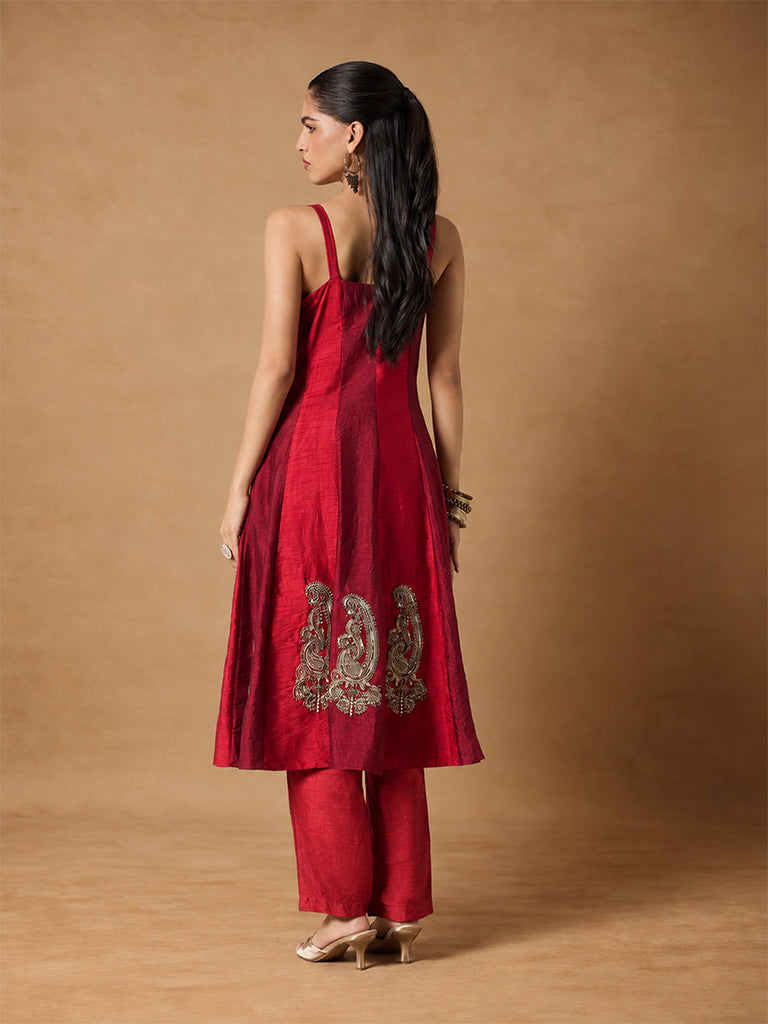 Samoh Paisley Embroidered Kurta Set with Dupatta  - Red