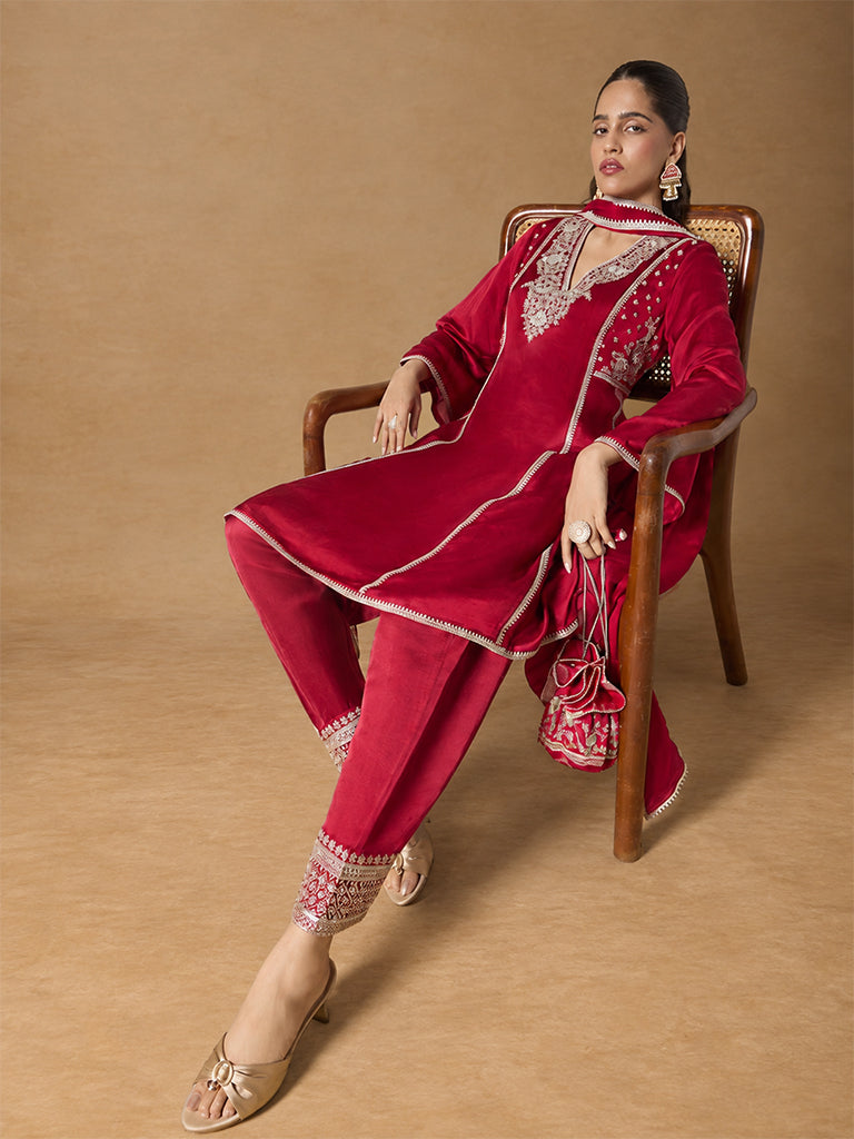 Samoh Embroidered Kurta Set with Dupatta – Red