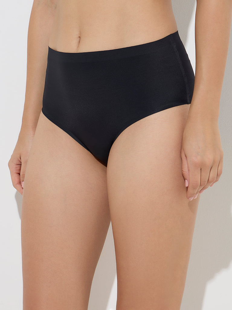 Westside Wunderlove Women's Black Invisible Full Cotton Briefs for Casual Wear Front View