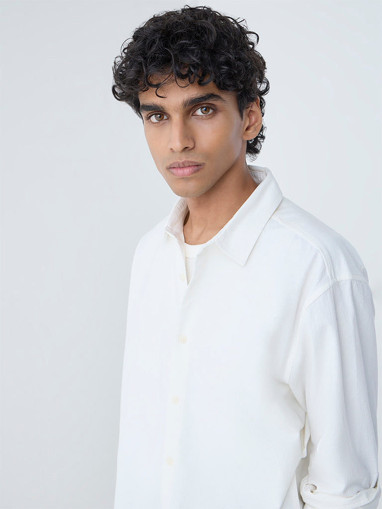 Westside ETA Men's White Solid Relaxed-Fit Cotton Shirt for Casual Wear Zoomed View