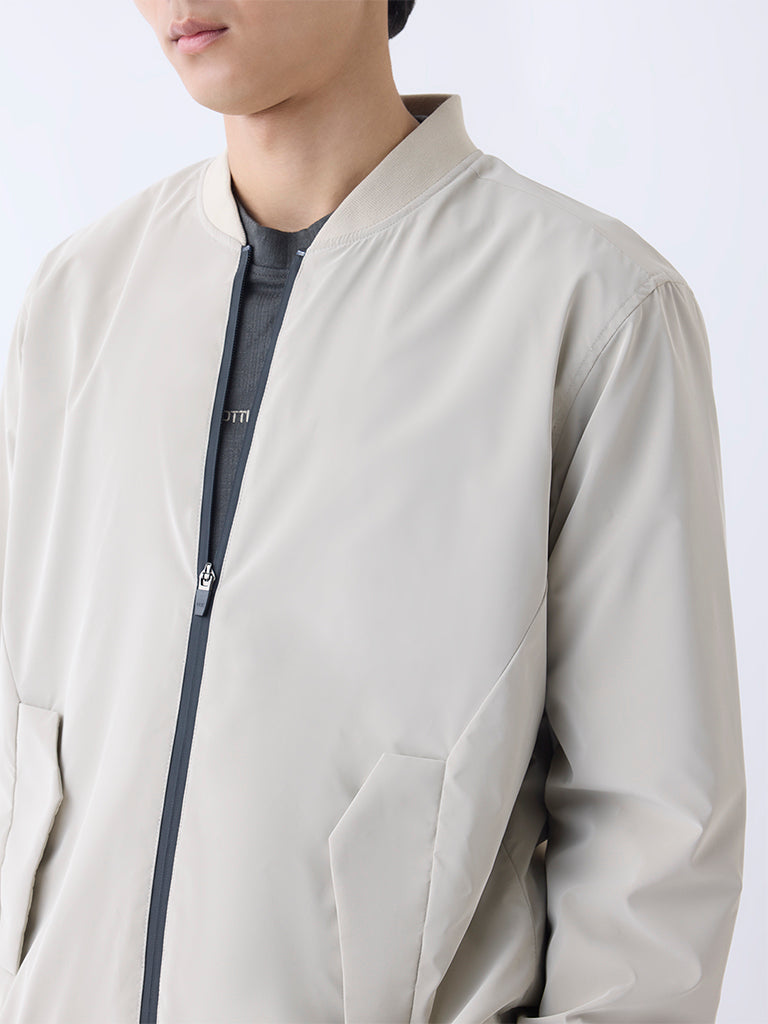 Westside Studiofit Men's Beige Solid Relaxed-Fit Jacket for Sports Wear Zoomed View