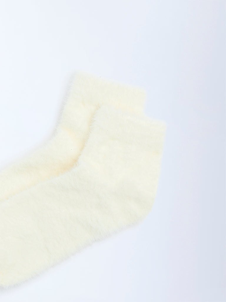 Superstar White Fur-Textured Ankle Socks