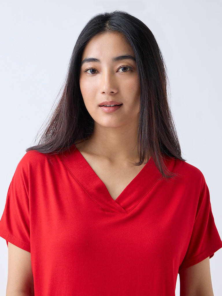 Wunderlove Red Solid V-Neck Top