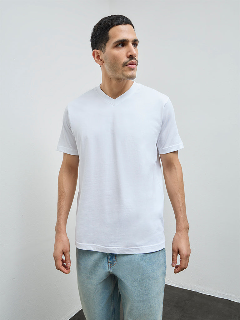 WES Casuals White Solid Slim-Fit Cotton T-Shirt