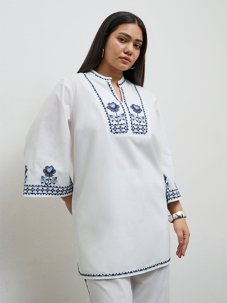 Diza White Embroidered Straight Kurta