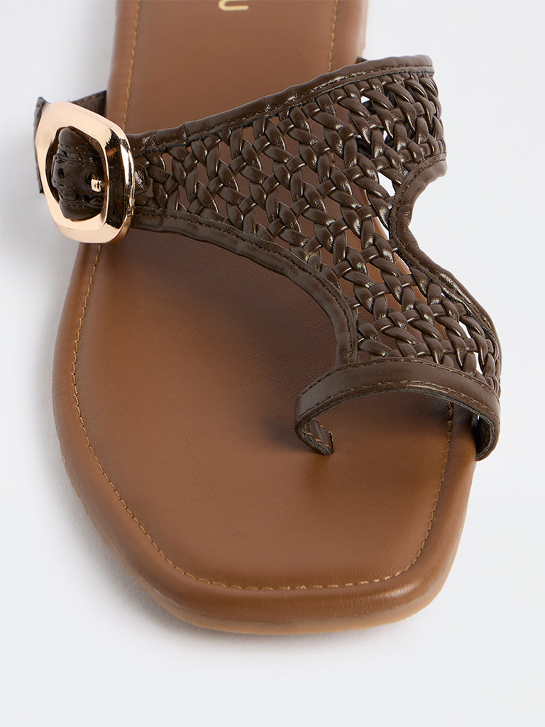LUNA BLU Dark Brown Toe-Ring Sandals