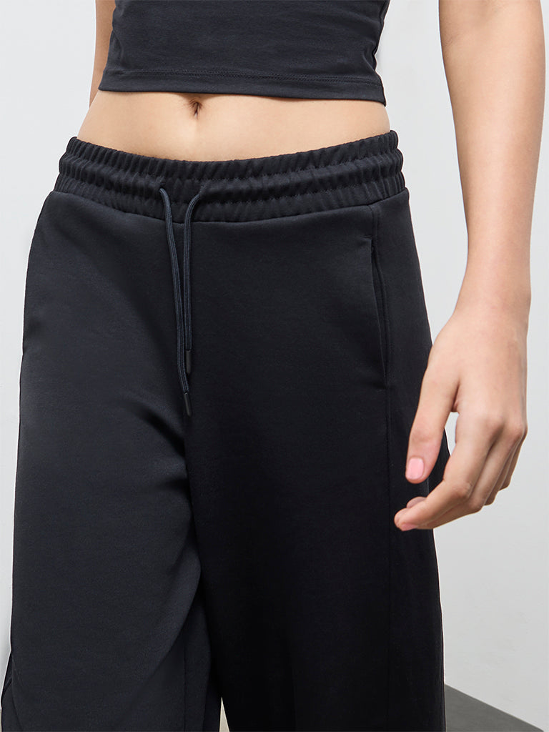 Nuoflexx Black Solid High-Rise Pants