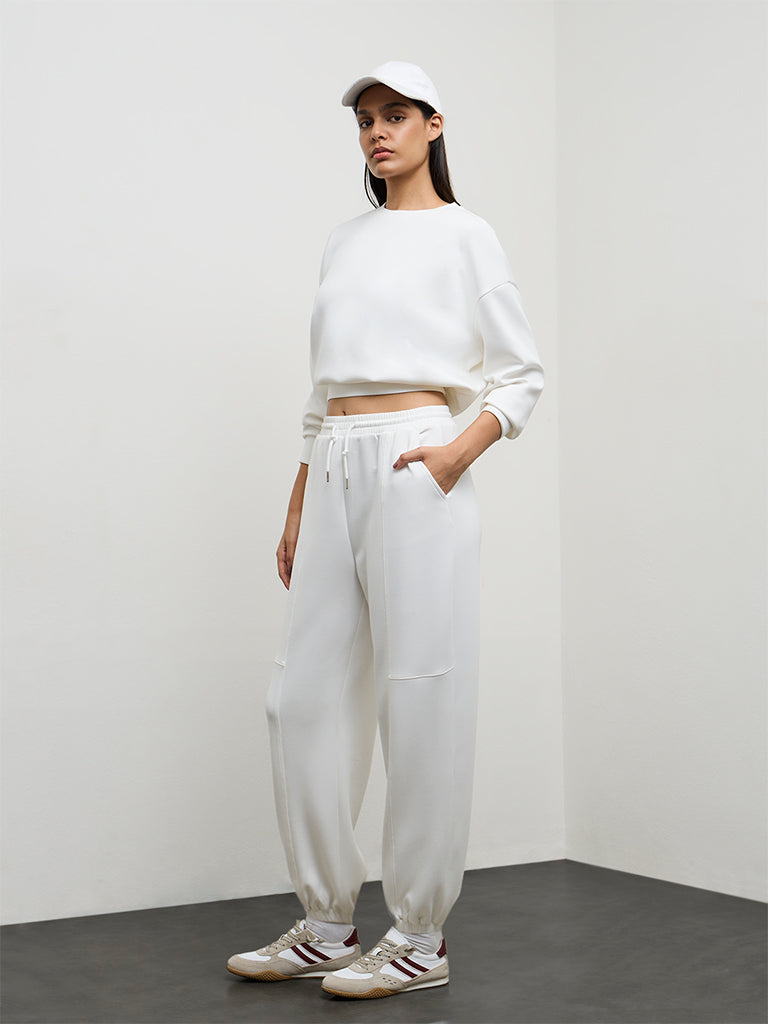 Nuoflexx White Solid Cropped Sweatshirt