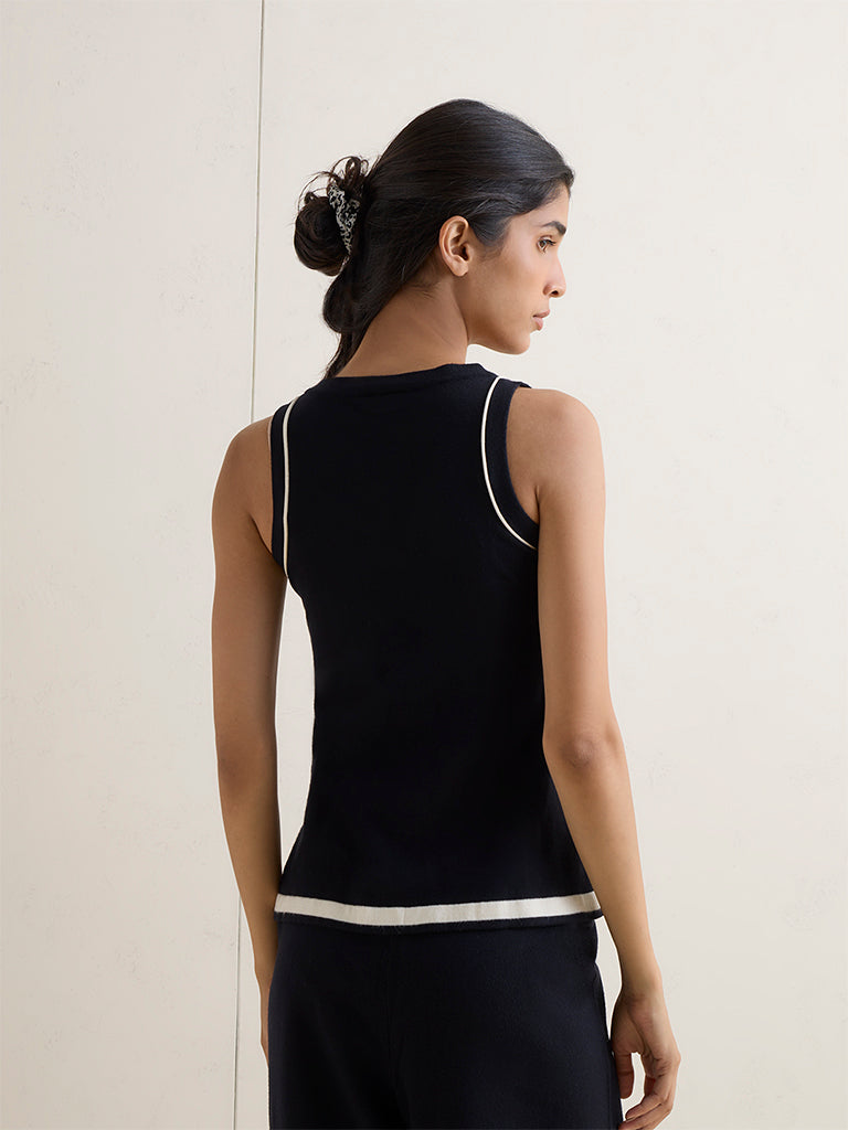 Wunderlove Black Contrast Detailed V-Neck Top