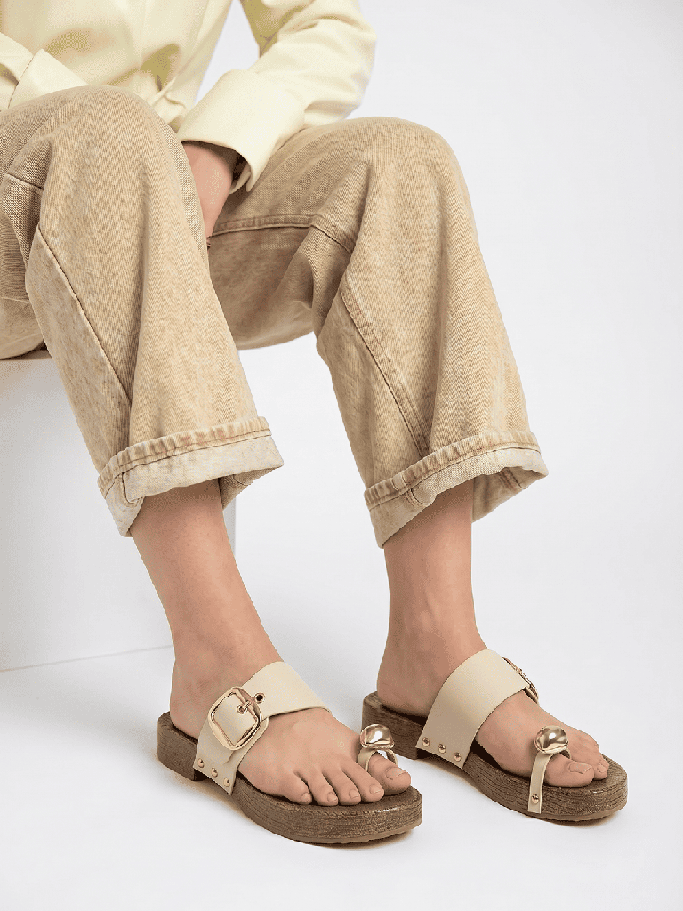 LUNA BLU Ivory Toe-Ring Detail Sandals