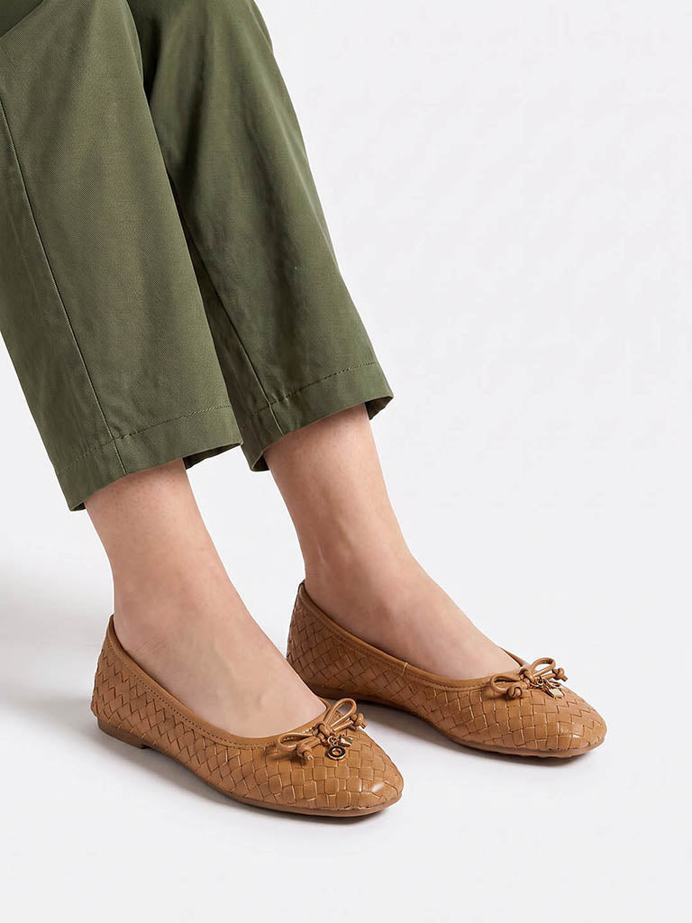 LUNA BLU Tan Woven Bow-Detail Ballerinas