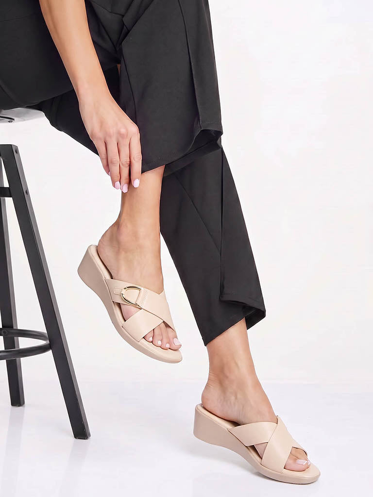 LUNA BLU Blush Criss-Cross Strap Comfort Sandals