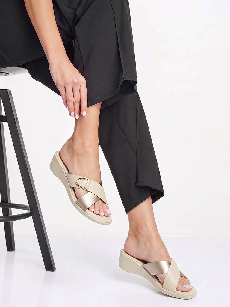 LUNA BLU Ivory Criss-Cross Strap Comfort Sandals