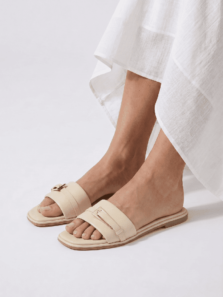 LUNA BLU Ivory Buckle-Detailed Slides