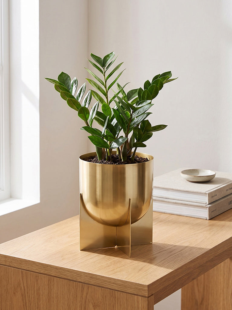 Westside Home Gold Metal Planter with Stand