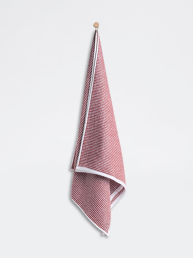 Westside Home White and Red Pebble Textured Bath Towel