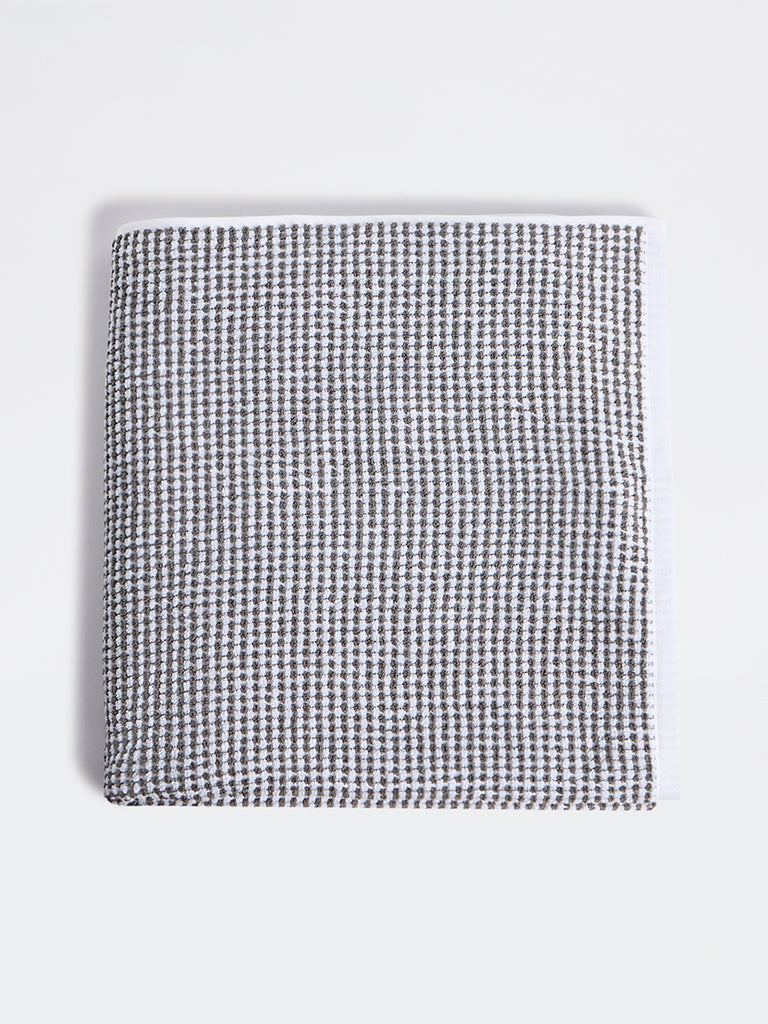 Westside Home White and Grey Pebble Textured Bath Towel