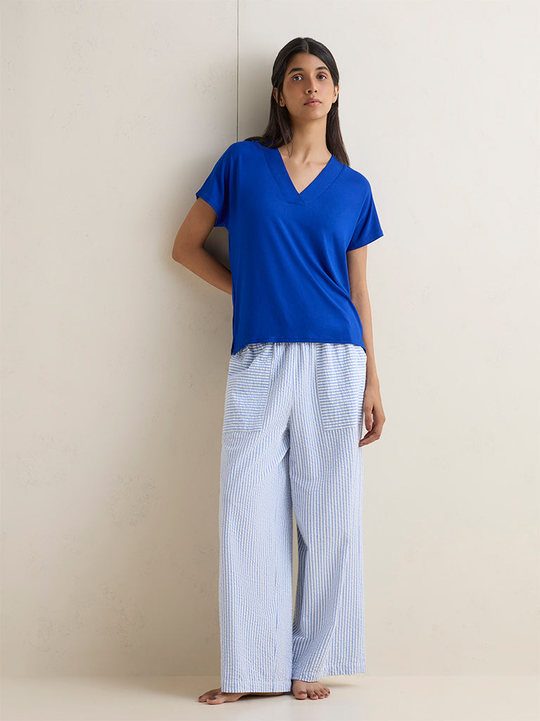 Wunderlove Blue Solid V-Neck Top