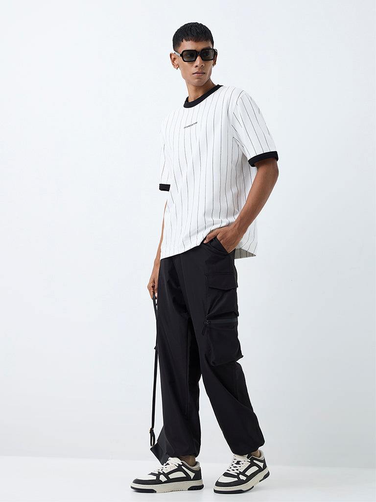 Nuoflexx Black Solid Relaxed-Fit Mid-Rise Cargo Pants