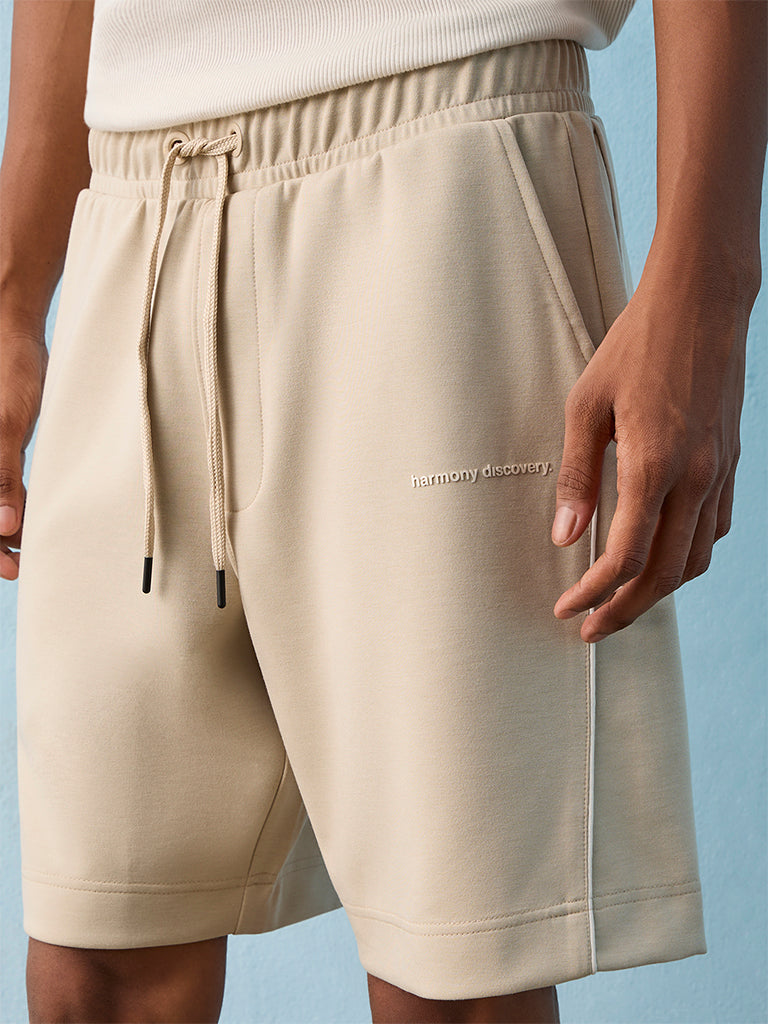 Nuoflexx Light Beige Piping-Detail Mid-Rise Shorts