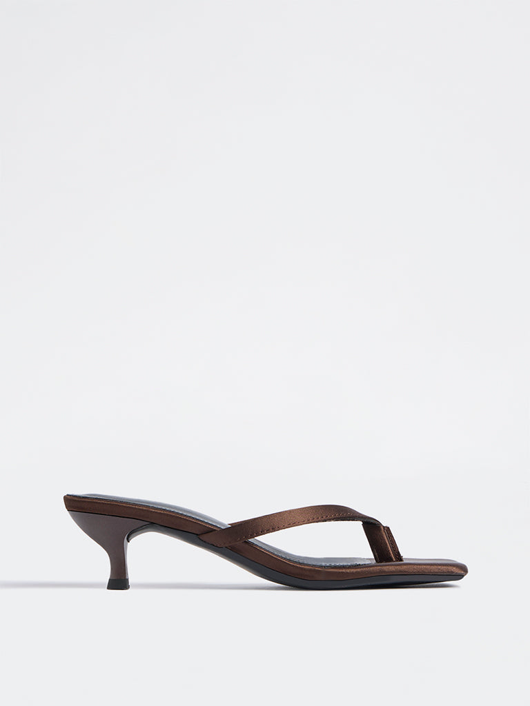 LUNA BLU Brown Thong-Strap Kitten Heel Sandals