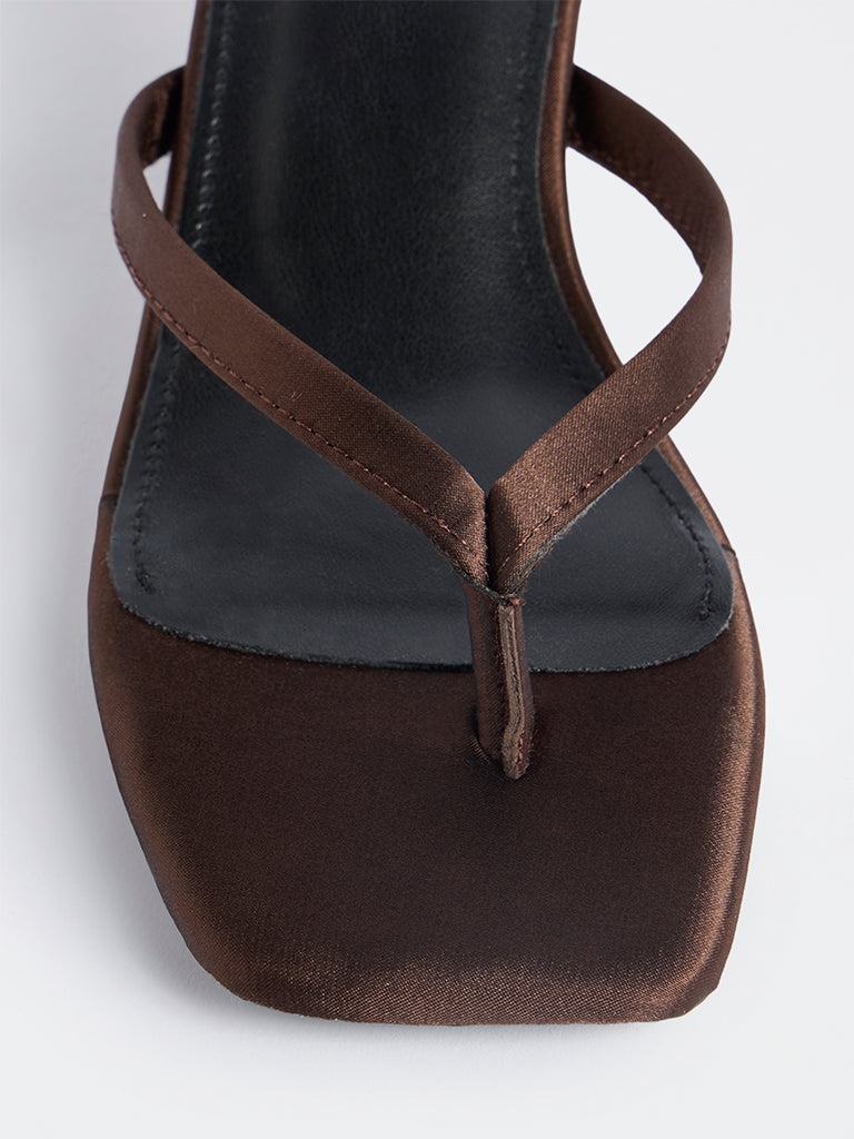 LUNA BLU Brown Thong-Strap Kitten Heel Sandals