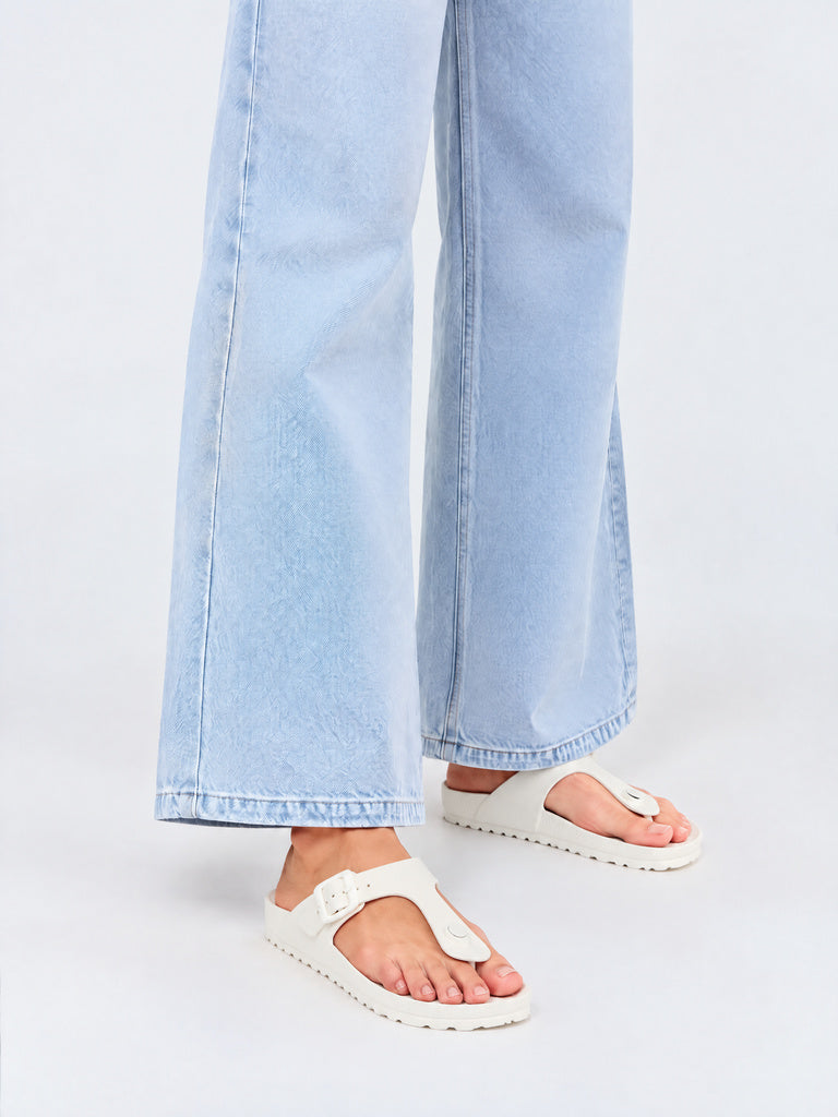 LUNA BLU White Buckle-Detail Thong-Strap Sandals