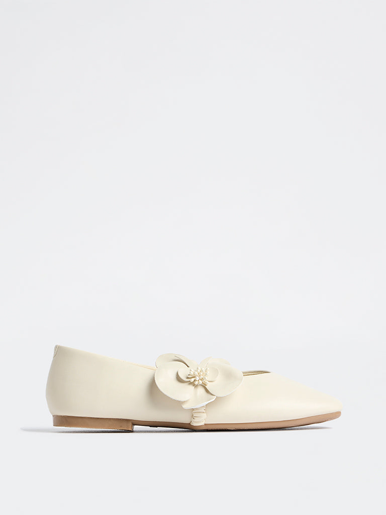 LUNA BLU Ivory Floral Appliqué Mary Jane Shoes