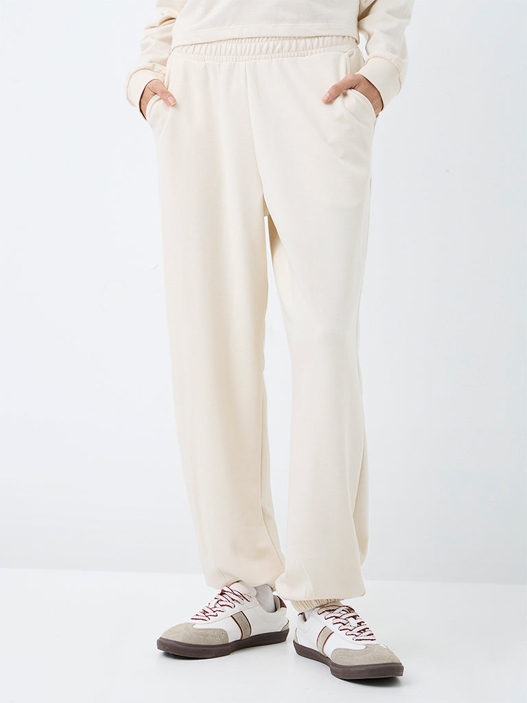 Nuoflexx Off-White Solid High-Rise Joggers