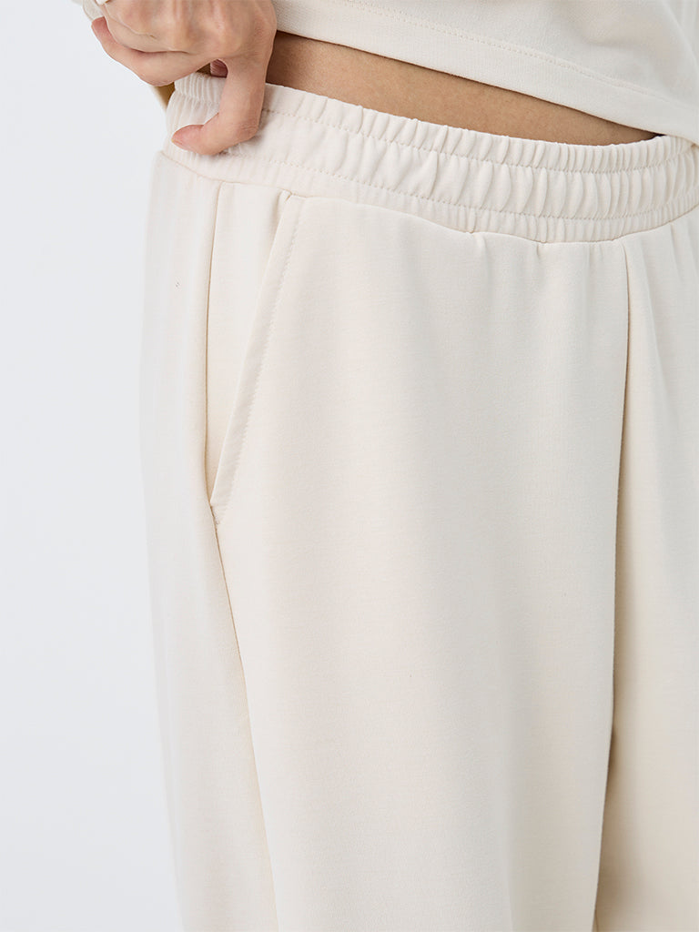 Nuoflexx Off-White Solid High-Rise Joggers