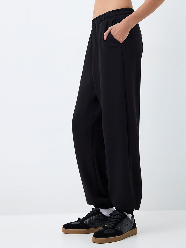 Nuoflexx Black Solid High-Rise Joggers