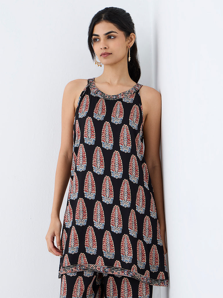 Utsa Black Floral Printed Straight Kurti