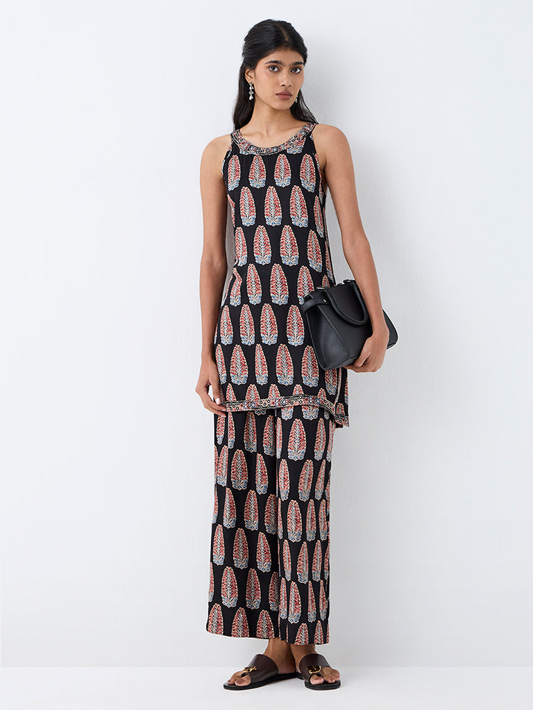 Utsa Black Floral Printed Straight Kurti