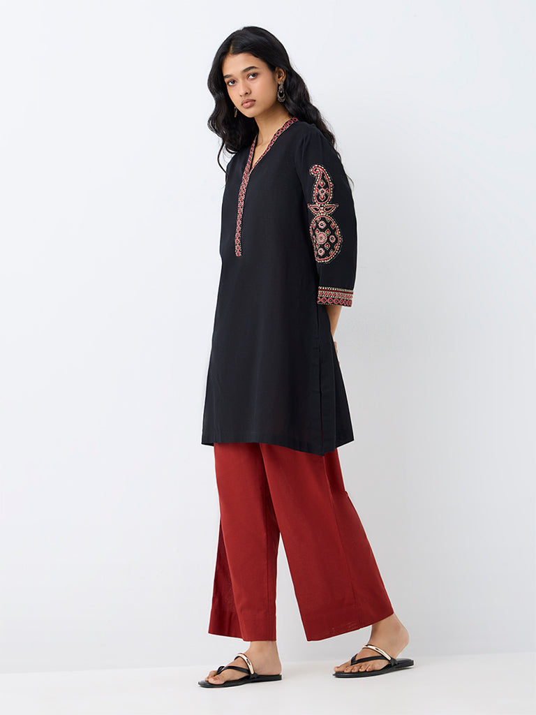Utsa Red Solid Cotton-Blend Pants