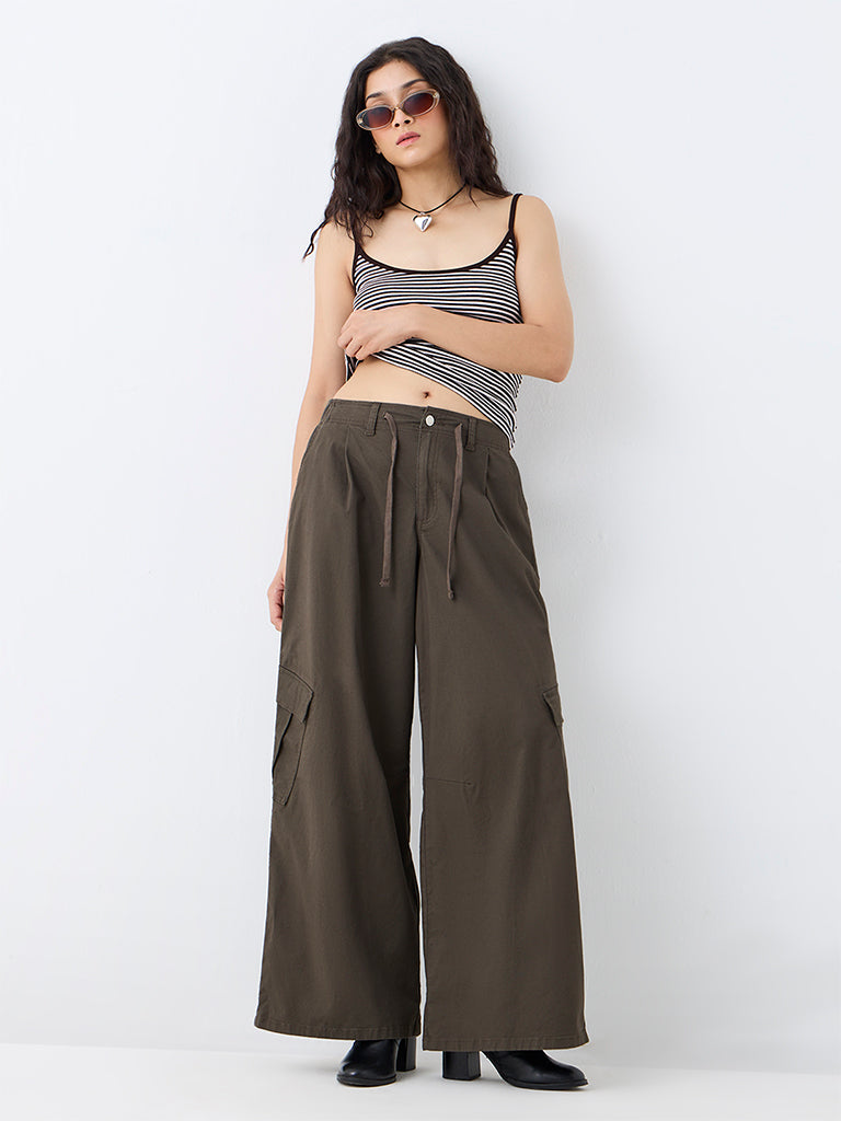 Nuon Dark Olive Solid Cargo-Style Cotton Trousers