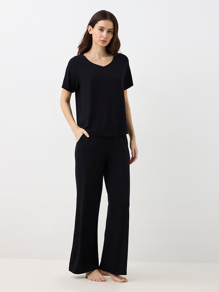 Wunderlove Black Solid T-Shirt