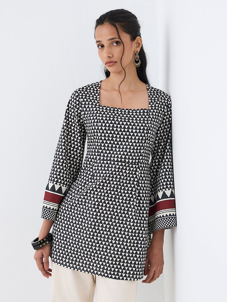 Utsa Black Geometric Printed Cotton Kurti