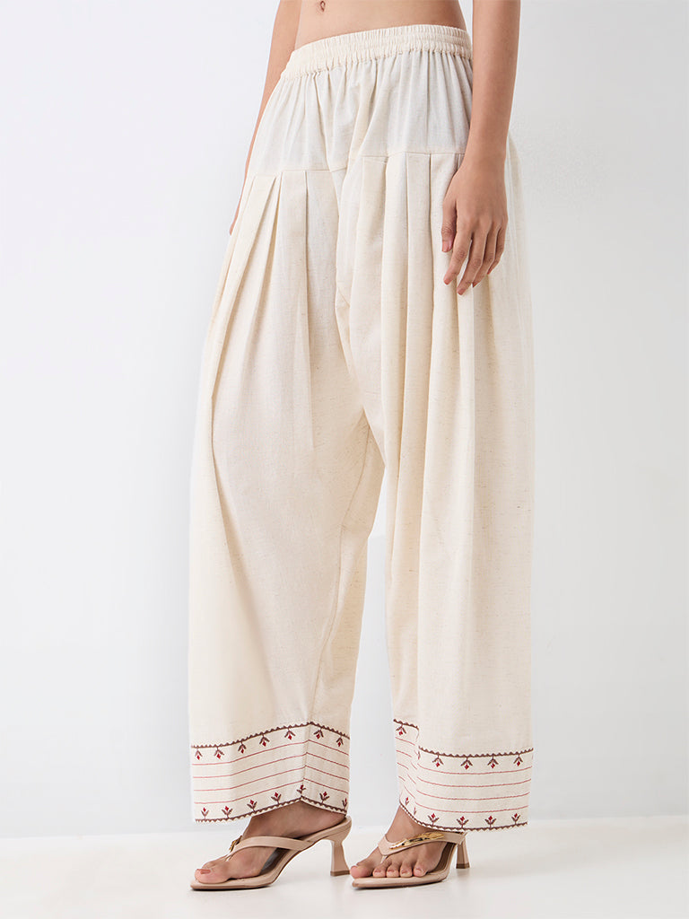 Utsa Off-White Floral Detailed Cotton-Blend Farshi Salwar