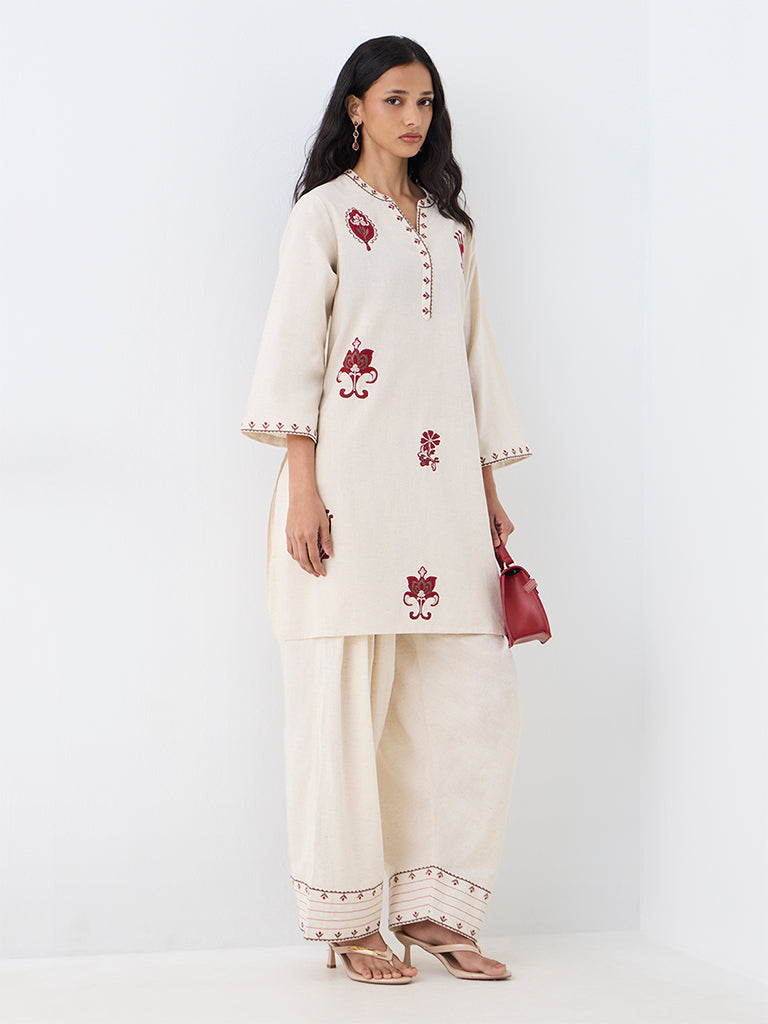 Utsa Off-White Floral Detailed Cotton-Blend Farshi Salwar