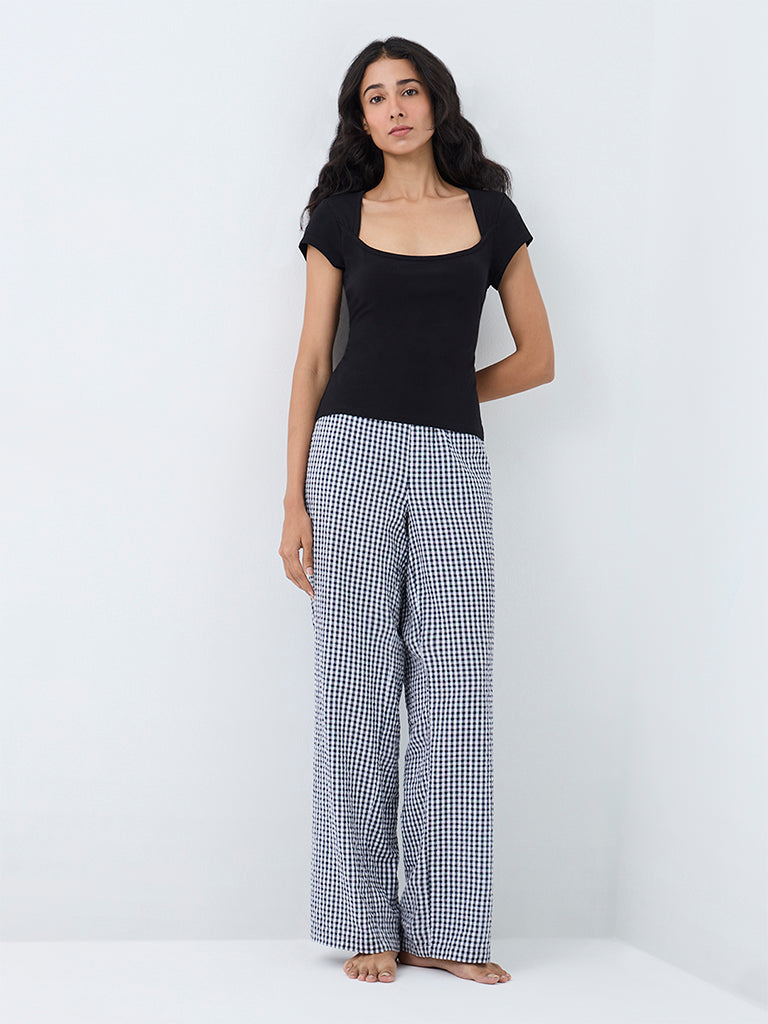 Superstar Black Solid Cotton-Blend Top