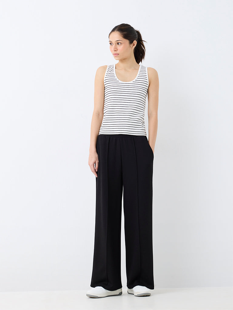 Nuoflexx Black Solid High-Rise Track Pants