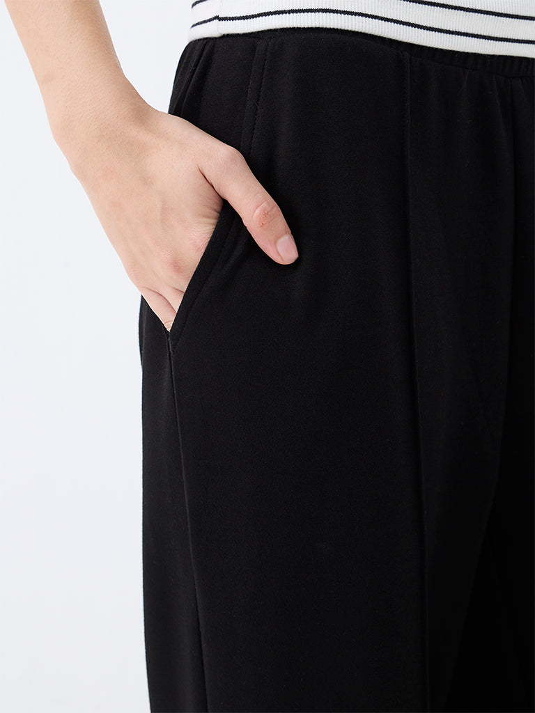 Nuoflexx Black Solid High-Rise Track Pants